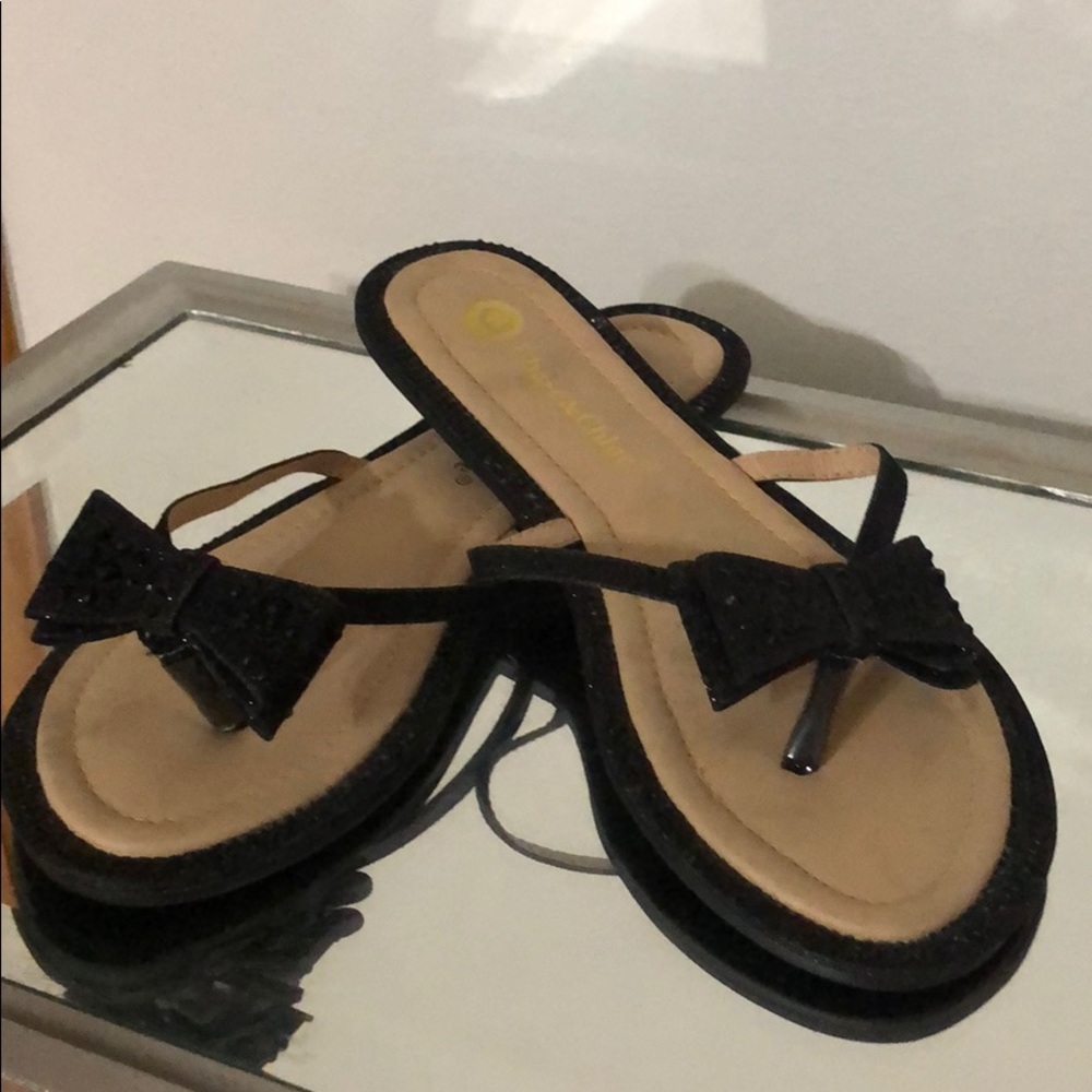 Cute bow sandals